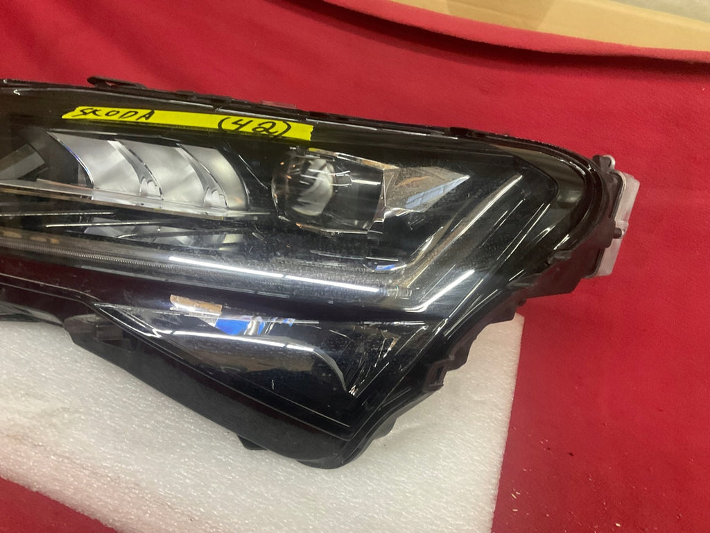 Frontscheinwerfer Skoda Superb III Links Scheinwerfer Headlight SCH8096976700cg