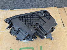 Laden Sie das Bild in den Galerie-Viewer, Frontscheinwerfer Audi E-Tron 85H941039 LED Ein Stück (Rechts oder Links) SCH1463406061ij