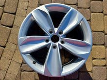 Load image into Gallery viewer, 1x Alufelge 17 Zoll 7.0" 5x112 40ET Silber VW Passat Tiguan Rim Wheel FEL8466582227te