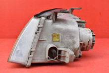 Laden Sie das Bild in den Galerie-Viewer, Frontscheinwerfer Kia Magentis 92101-3C000R Rechts Scheinwerfer Headlight