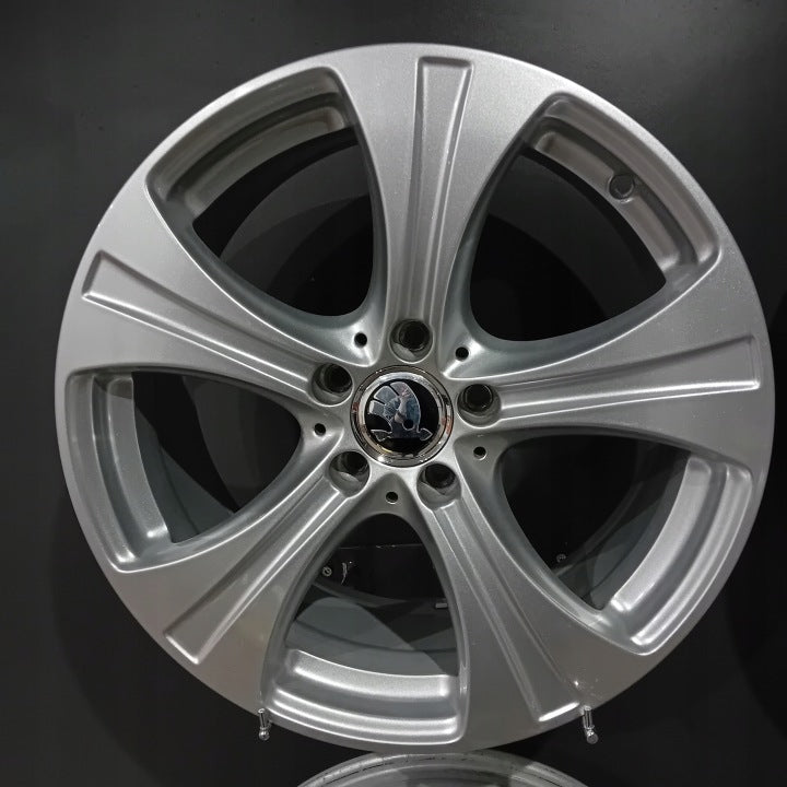 4x Alufelge 18 Zoll 8.0" 5x112 38ET Glanz Silber Mercedes-Benz Superb Iii FEL2793127390io