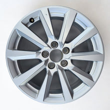 Laden Sie das Bild in den Galerie-Viewer, 1x Alufelge 16 Zoll 6.5&quot; 5x100 40ET Glanz Silber 82A601025 Audi A1 Rim Wheel