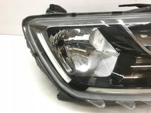 Load image into Gallery viewer, Frontscheinwerfer Dacia Duster 260101133R LED Rechts Scheinwerfer Headlight