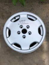 Laden Sie das Bild in den Galerie-Viewer, 1x Alufelge 15 Zoll 6.0&quot; 5x112 45ET 4A0601025A Audi Rim Wheel