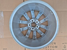 Laden Sie das Bild in den Galerie-Viewer, 1x Alufelge 18 Zoll 7.0" 5x100 46ET 5JA601025B- Skoda Fabia I Rim Wheel FEL1549328629lr