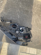 Load image into Gallery viewer, Frontscheinwerfer VW Sportsvan 517941044A Rechts Scheinwerfer Headlight