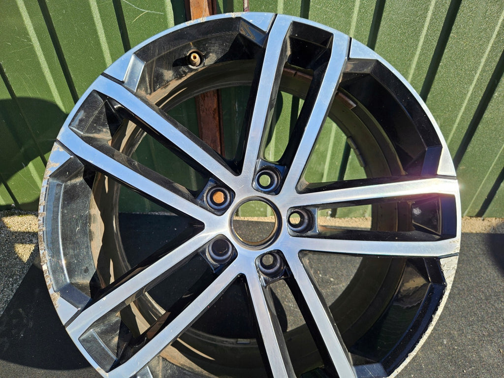 1x Alufelge 18 Zoll 7.5" 5x112 49ET Glanz Silber 5G0601025A0 VW Golf Vii FEL7772932481pb