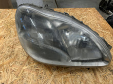 Laden Sie das Bild in den Galerie-Viewer, Frontscheinwerfer Mercedes-Benz W220 A2208200661 Rechts Scheinwerfer Headlight SCH8026616300pc