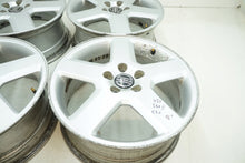 Laden Sie das Bild in den Galerie-Viewer, 1x Alufelge 17 Zoll 7.0&quot; 5x108 52 5ET Glanz Silber 30647089 Volvo S40 Ii