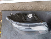 Laden Sie das Bild in den Galerie-Viewer, Frontscheinwerfer VW T5 7E1941015 Ein Stück (Rechts oder Links) Headlight