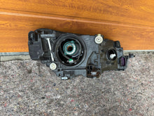 Laden Sie das Bild in den Galerie-Viewer, Frontscheinwerfer Skoda Superb III 3V1941015B Xenon Links Scheinwerfer Headlight
