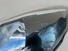 Load image into Gallery viewer, Frontscheinwerfer Toyota Yaris Links Scheinwerfer Headlight