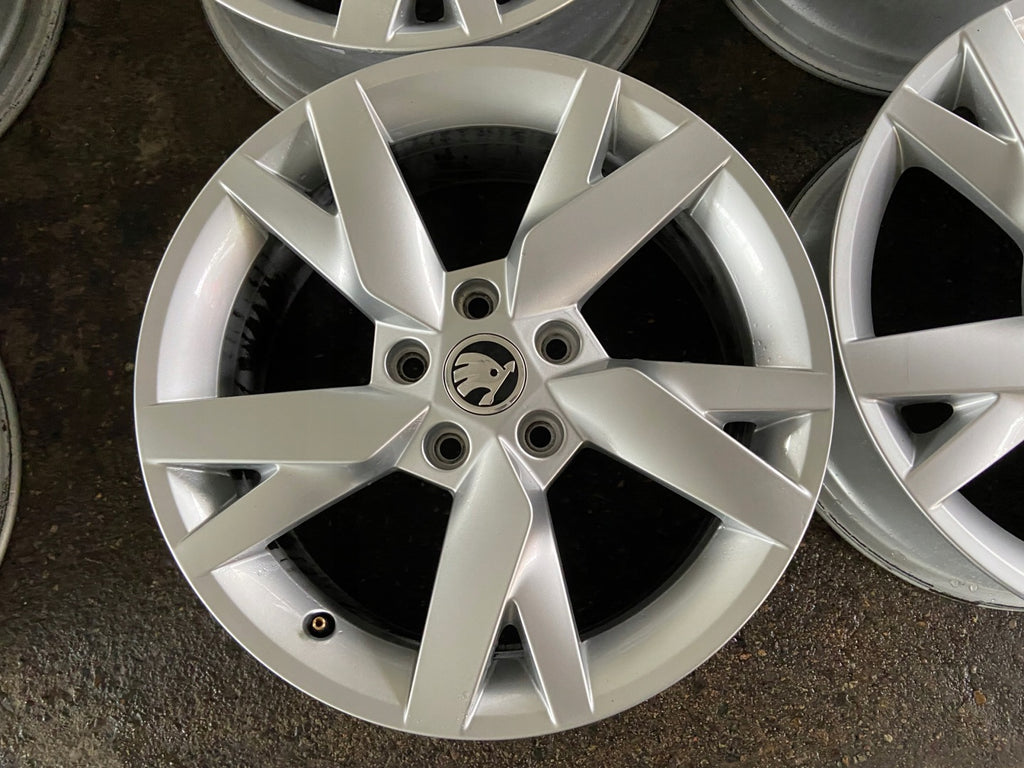 4x Alufelge 17 Zoll 6.5" 5x112 46ET Glanz Silber 5E3601025 Skoda Octavia 5e3 I FEL8069395154cv