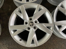 Laden Sie das Bild in den Galerie-Viewer, 4x Alufelge 17 Zoll 6.5" 5x112 46ET Glanz Silber 5E3601025 Skoda Octavia 5e3 I FEL8069395154cv