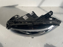 Laden Sie das Bild in den Galerie-Viewer, Frontscheinwerfer Mercedes-Benz W246 A2469066101 LED Links Headlight