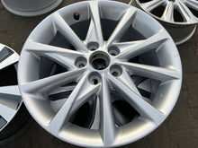 Laden Sie das Bild in den Galerie-Viewer, 1x Alufelge 17 Zoll 7.0&quot; 5x114.3 Toyota Rim Wheel