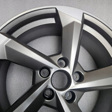 Laden Sie das Bild in den Galerie-Viewer, 1x Alufelge 18 Zoll 7.0" 5x112 40ET Glanz 81A601025K Audi Q2 Rim Wheel FEL9318247573pa