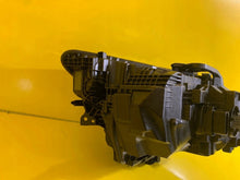 Laden Sie das Bild in den Galerie-Viewer, Frontscheinwerfer Polestar P31698070 LED Ein Stück (Rechts oder Links) Headlight