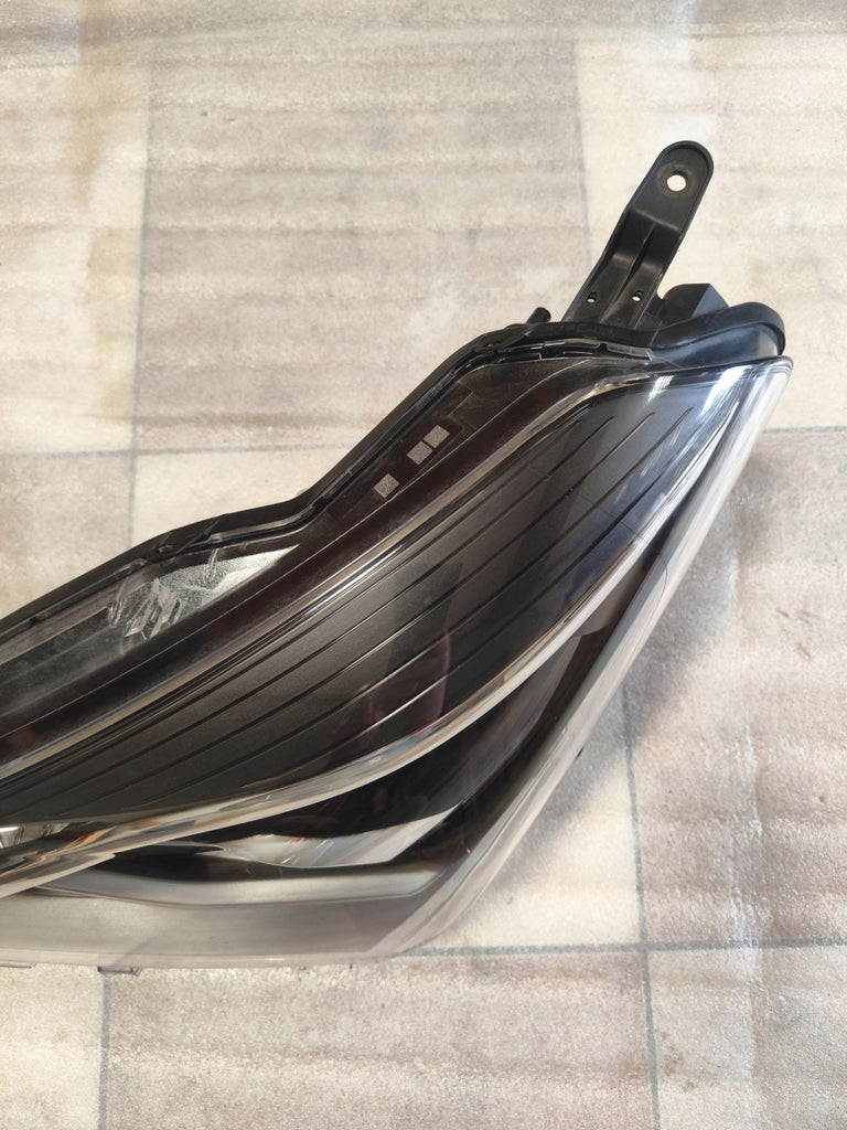 Frontscheinwerfer Toyota Yaris 81170-0DJ90 LED Links Scheinwerfer Headlight SCH7156174204lx