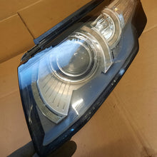 Laden Sie das Bild in den Galerie-Viewer, Frontscheinwerfer Land Rover Range I BJ32-13W030-EC Xenon Rechts oder Links SCH7967489505iy