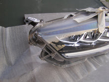 Load image into Gallery viewer, Frontscheinwerfer Toyota Yaris Links Scheinwerfer Headlight