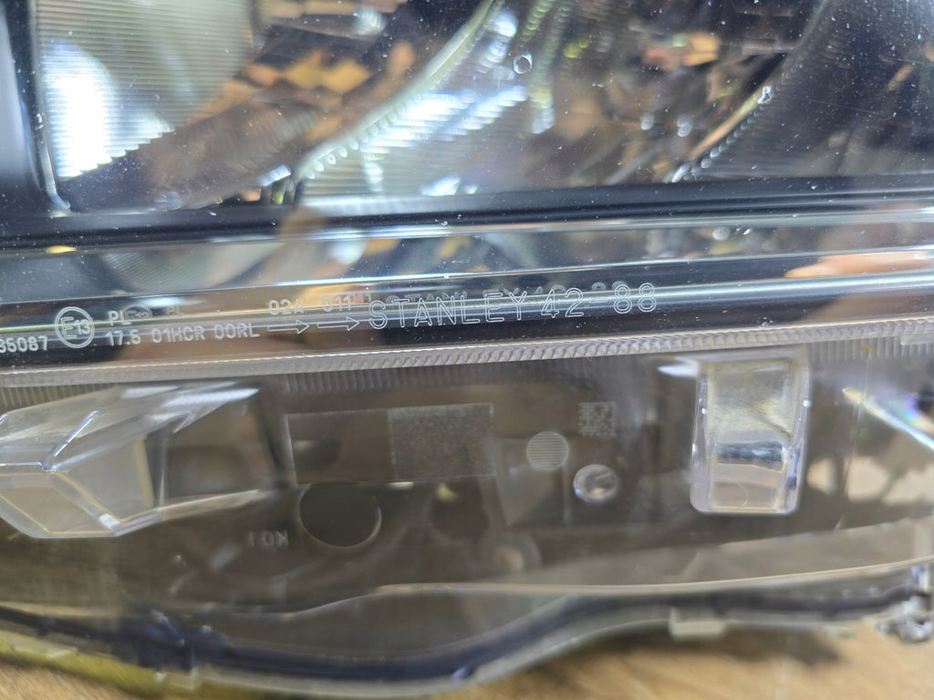 Frontscheinwerfer Toyota V LED Links Scheinwerfer Headlight SCH8730303193en