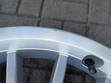 Laden Sie das Bild in den Galerie-Viewer, 1x Alufelge 18 Zoll 8.0" 5x112 47ET Glanz Silber 8K0071498 Audi Rim Wheel FEL9806030256fj