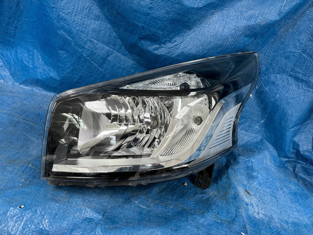 Frontscheinwerfer Renault Trafic III 260605173R LED Links Scheinwerfer Headlight