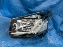 Laden Sie das Bild in den Galerie-Viewer, Frontscheinwerfer Renault Trafic III 260605173R LED Links Scheinwerfer Headlight