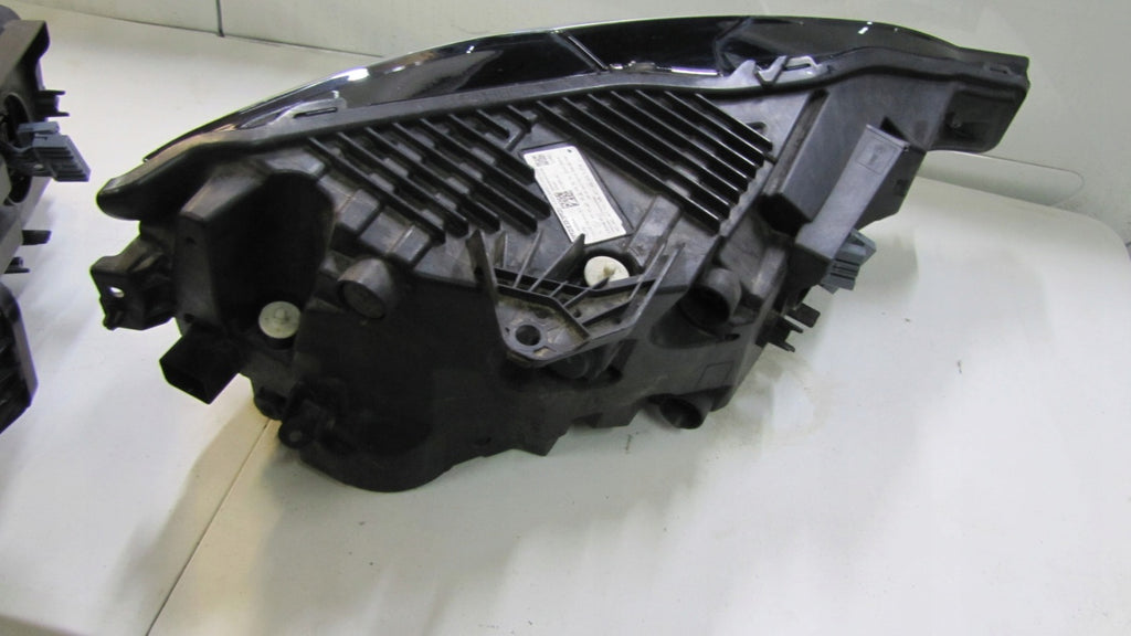 Frontscheinwerfer Volvo Xc60 II 32133544 LED Ein Stück (Rechts oder Links) SCH2756114107um