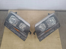 Laden Sie das Bild in den Galerie-Viewer, Frontscheinwerfer VW Crafter Ein Satz Scheinwerfer Headlight SCH1043714156eb