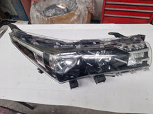 Laden Sie das Bild in den Galerie-Viewer, Frontscheinwerfer Toyota Corolla 81130-02E71-00 LED Rechts Headlight SCH2871747529fv