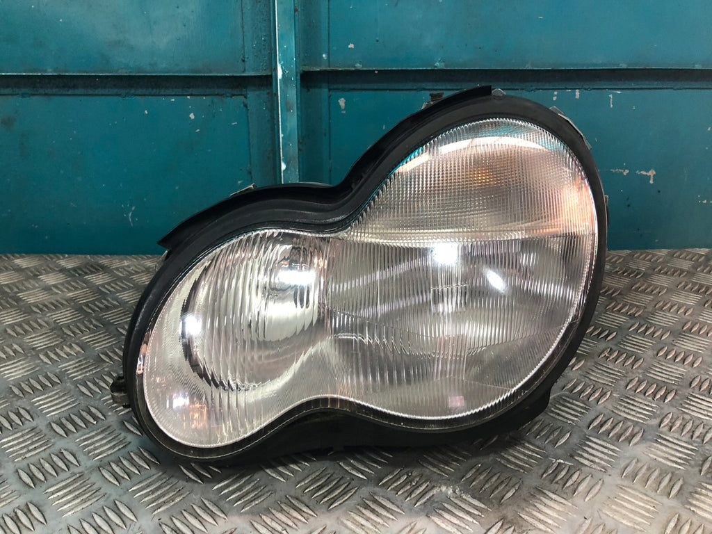 Frontscheinwerfer Mercedes-Benz W203 Links Scheinwerfer Headlight SCH9935954092uf