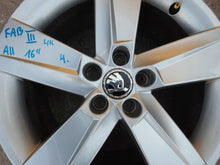 Laden Sie das Bild in den Galerie-Viewer, 1x Alufelge 16 Zoll 7.0" 5x100 46ET Glanz Silber 6V0601025 Skoda Fabia Iii FEL5400548680fc