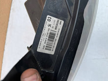 Laden Sie das Bild in den Galerie-Viewer, Frontscheinwerfer Peugeot 108 90144088 81150-0H150 Links Scheinwerfer Headlight