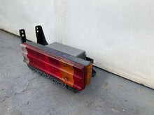 Laden Sie das Bild in den Galerie-Viewer, Rückleuchte Mercedes-Benz Ein Stück (Rechts oder Links) Rearlight