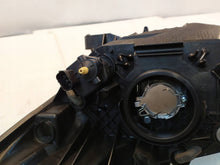 Laden Sie das Bild in den Galerie-Viewer, Frontscheinwerfer Mazda D65151030 Rechts Scheinwerfer Headlight