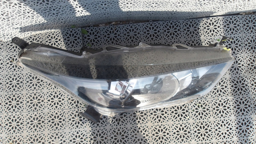 Frontscheinwerfer Toyota Yaris Rechts Scheinwerfer Headlight SCH3630454156dg