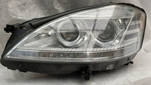 Laden Sie das Bild in den Galerie-Viewer, Frontscheinwerfer Mercedes-Benz W221 A2218202939 Links Scheinwerfer Headlight SCH1871379485to