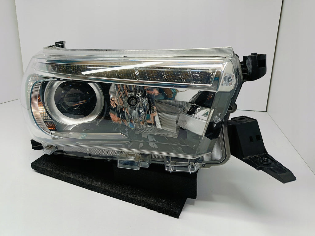 Frontscheinwerfer Toyota Hilux VIII 0K-56 2015-N1 LED Rechts Headlight SCH2909030286ns