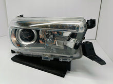 Laden Sie das Bild in den Galerie-Viewer, Frontscheinwerfer Toyota Hilux VIII 0K-56 2015-N1 LED Rechts Headlight SCH2909030286ns
