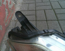 Laden Sie das Bild in den Galerie-Viewer, Frontscheinwerfer Toyota Yaris Rechts Scheinwerfer Headlight