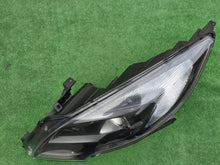 Laden Sie das Bild in den Galerie-Viewer, Frontscheinwerfer Opel Zafira C 13399866LH Links Scheinwerfer Headlight