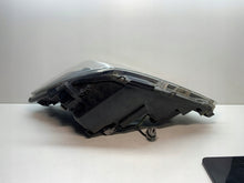 Laden Sie das Bild in den Galerie-Viewer, Frontscheinwerfer Toyota Yaris Rechts Scheinwerfer Headlight SCH2642749762lo