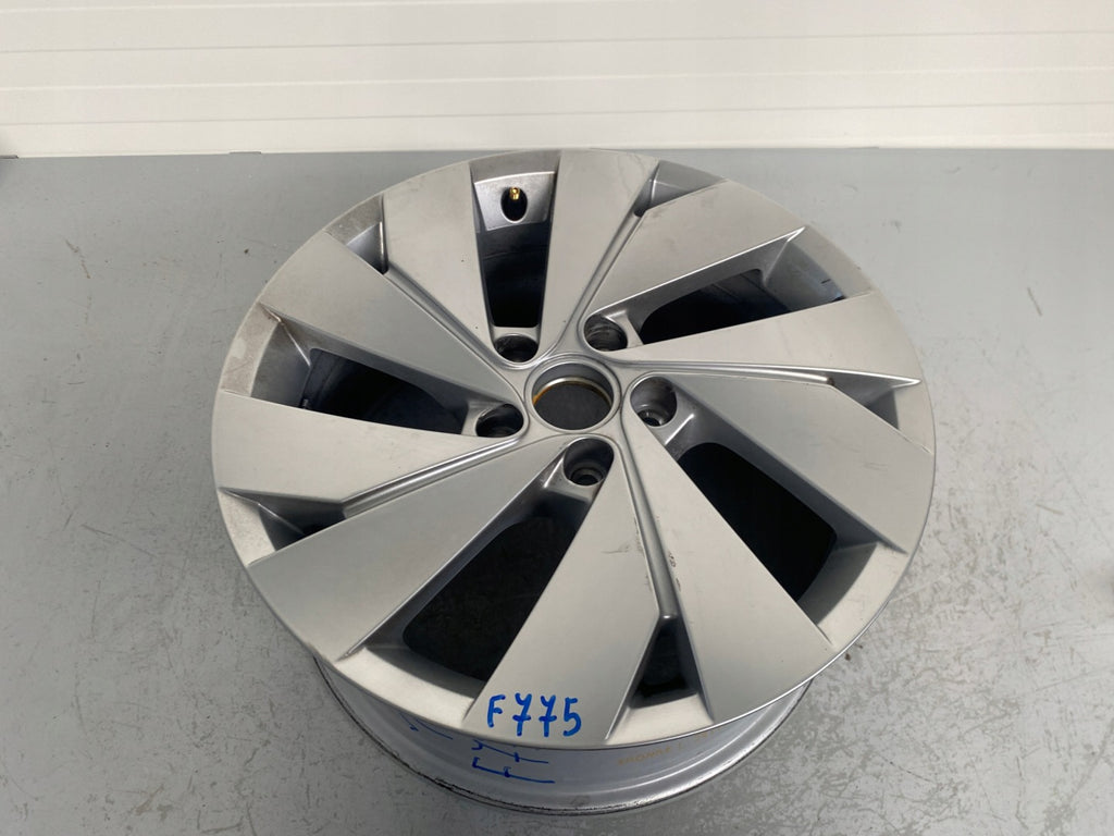 1x Alufelge 17 Zoll 7.5" 5x112 5H0601025BE VW Golf VIII I Rim Wheel FEL8107693648zg