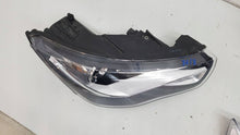 Laden Sie das Bild in den Galerie-Viewer, Frontscheinwerfer Audi A1 LED Rechts Scheinwerfer Headlight