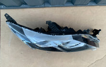 Laden Sie das Bild in den Galerie-Viewer, Frontscheinwerfer Mitsubishi Eclipse Cross 412515151 LED Rechts Headlight