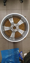 Laden Sie das Bild in den Galerie-Viewer, 1x Alufelge 19 Zoll 8.0&quot; 5x112 49ET Glanz Silber 8V0601025CE Audi A3 Rim Wheel