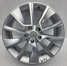Load image into Gallery viewer, 1x Alufelge 18 Zoll 7.0" 5x112 45ET Glanz Silber 57A601025L Skoda Karoq FEL2727255402iz