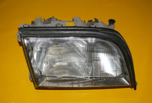 Laden Sie das Bild in den Galerie-Viewer, Frontscheinwerfer Mercedes-Benz W140 1408207461 0301051202 1305235243 Rechts SCH3437123880gc